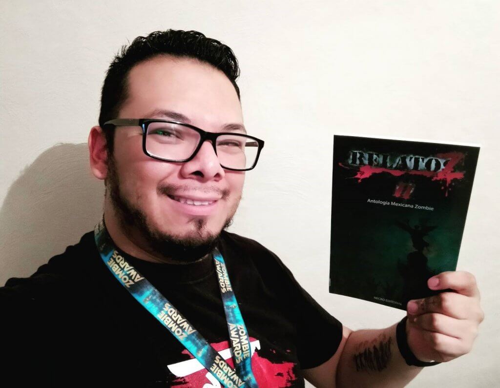 Jhoan Miranda con libro Relatos Z